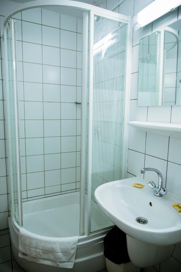 Miedzynarodowy Dom Spotkan Mlodziezy W Oswiecimiu Dış mekan fotoğraf