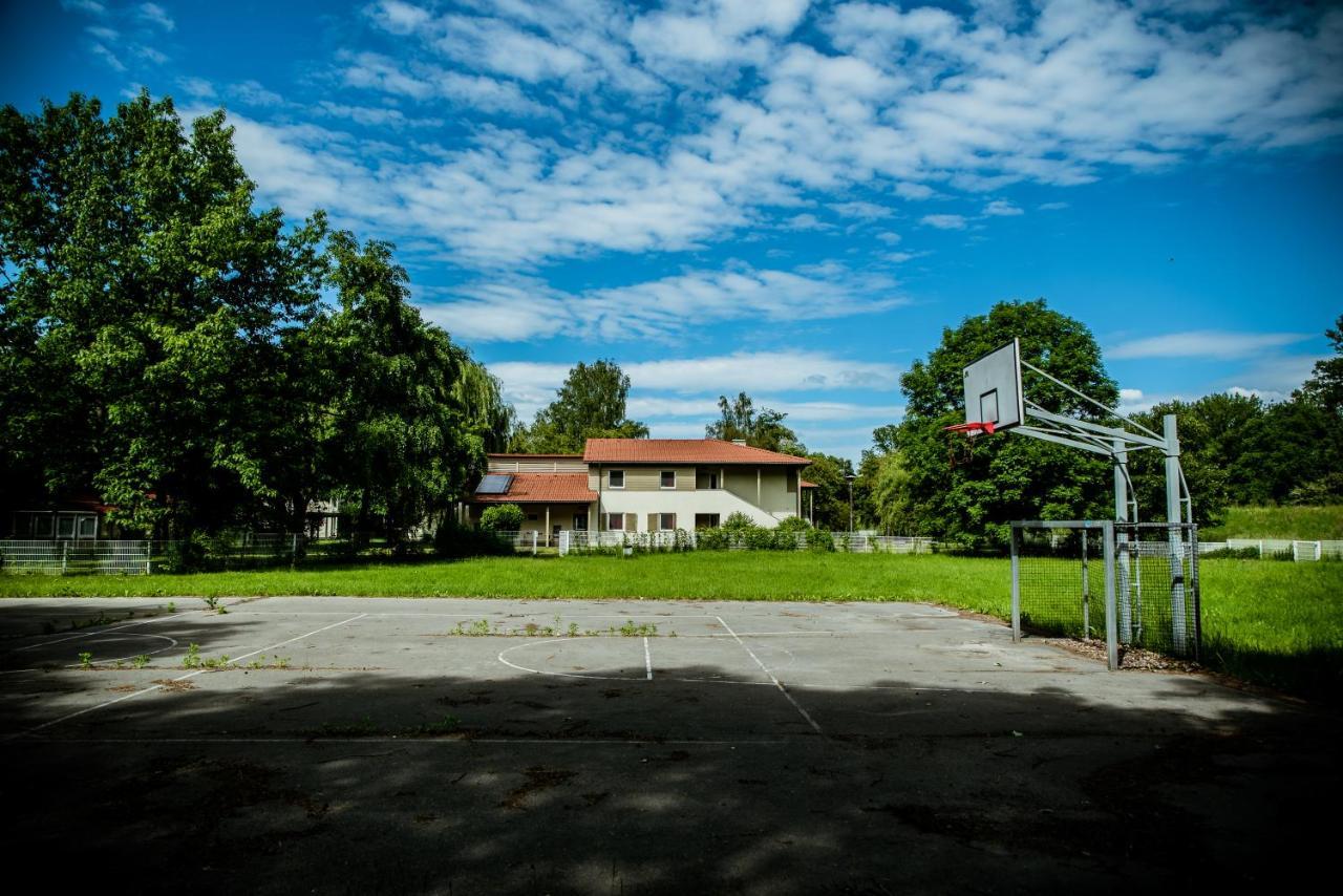 Miedzynarodowy Dom Spotkan Mlodziezy W Oswiecimiu Dış mekan fotoğraf